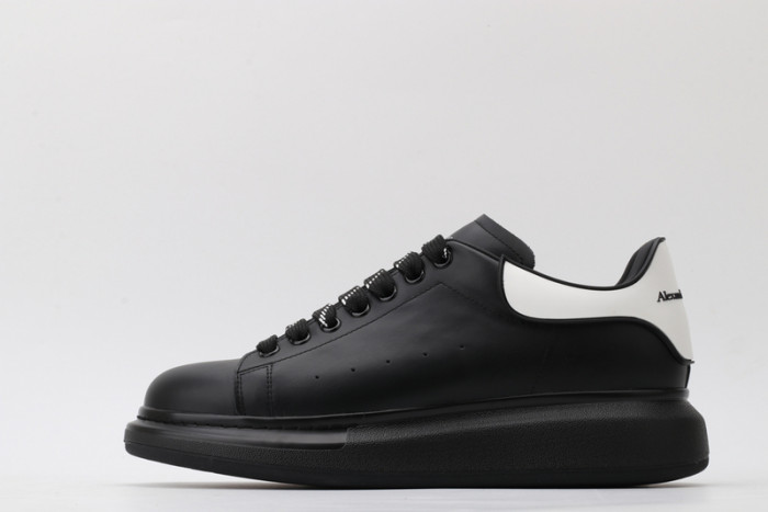 alex mcqu sneakers