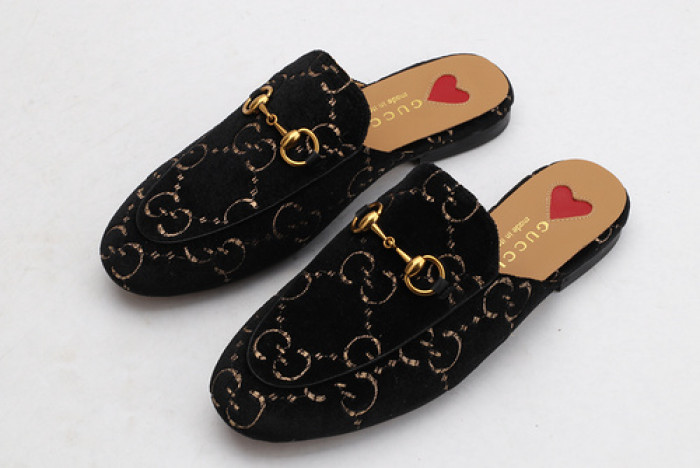 guc loafer