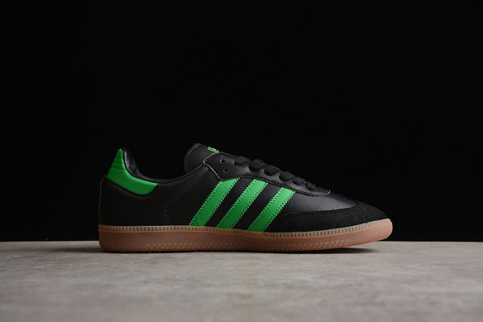 ad low-top sneaker 23031317