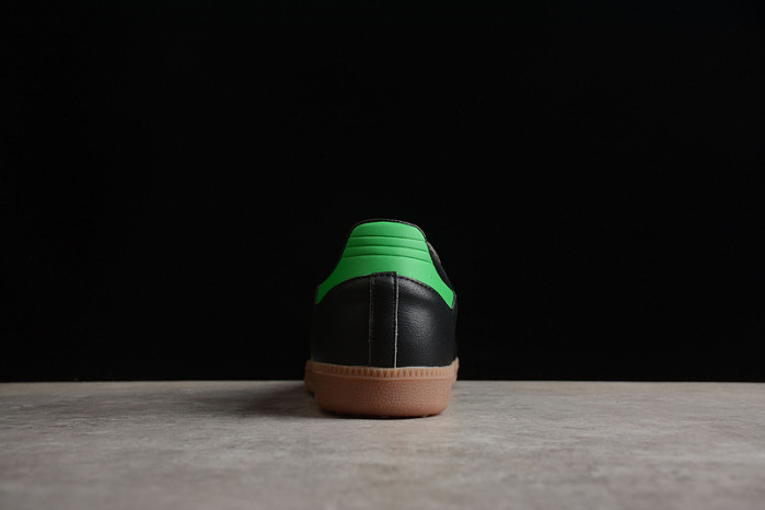 ad low-top sneaker 23031317
