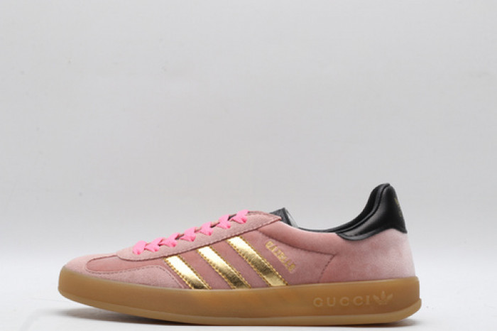 ad low-top sneaker