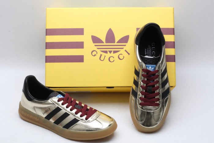 ad low-top sneaker
