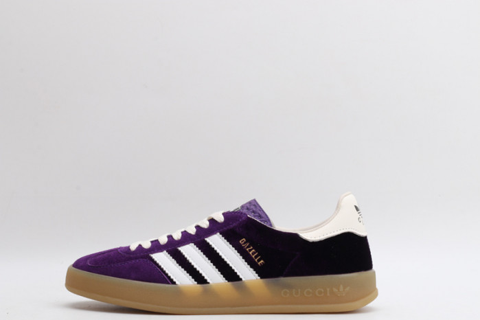 ad low-top sneaker