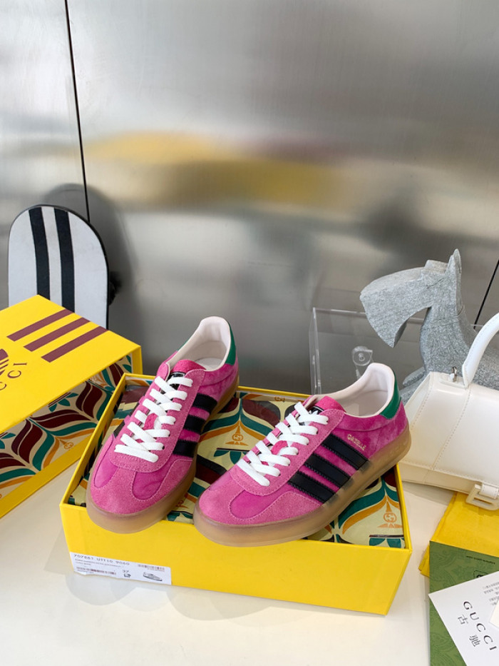 ad low-top sneaker