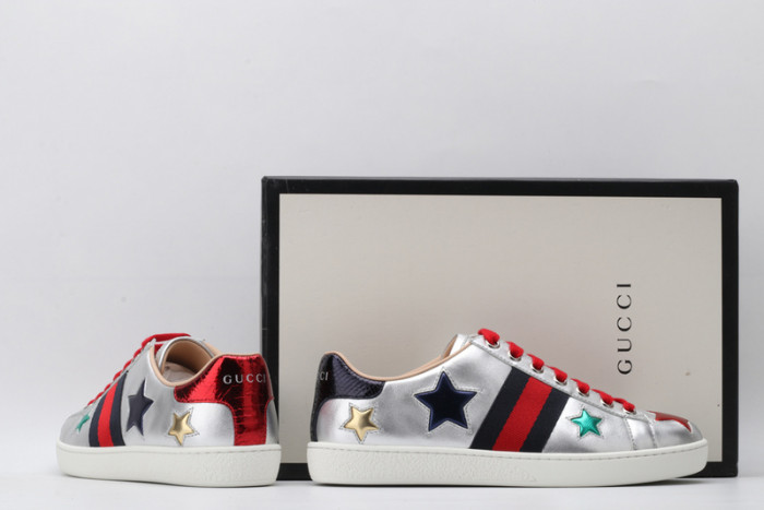 ad low-top sneaker