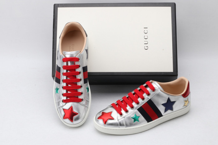 ad low-top sneaker