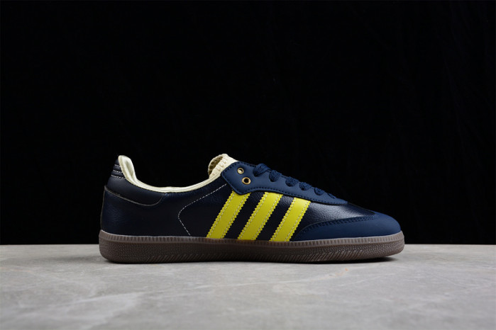 ad low-top sneaker 23031310