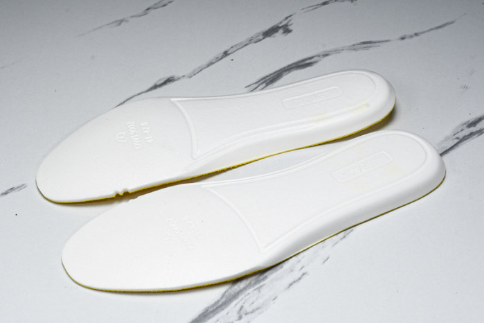 of sneakers ow-44