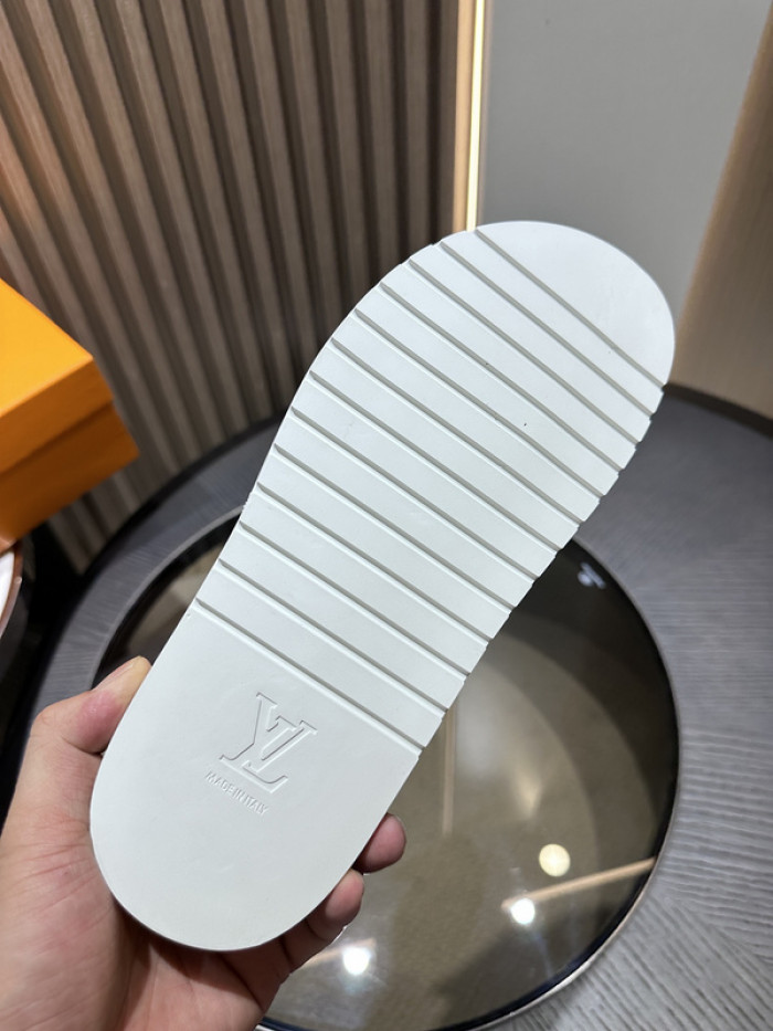 lovt sandal