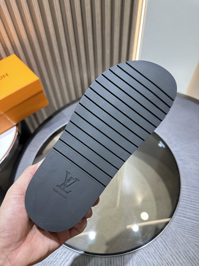 lovt sandal