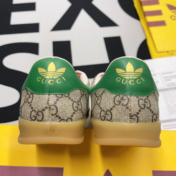 ad low-top sneaker