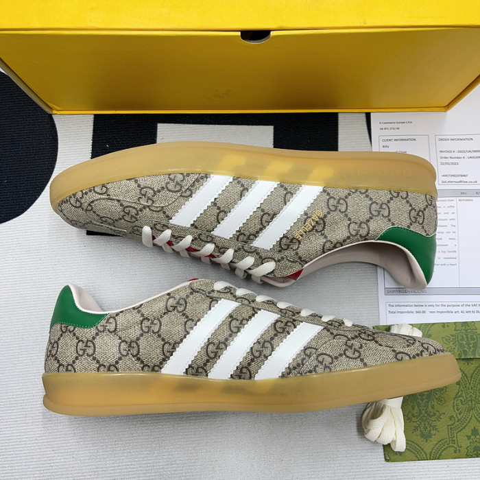 ad low-top sneaker
