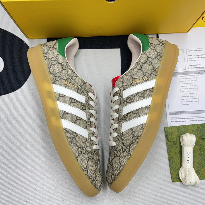 ad low-top sneaker