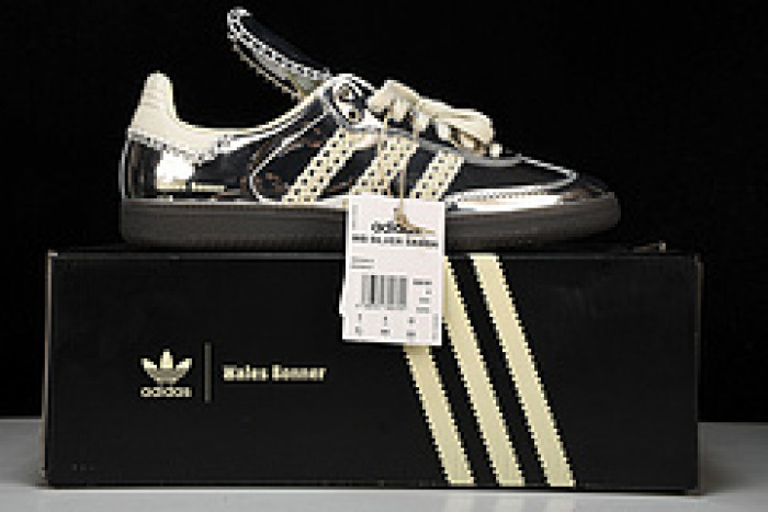 ad low-top sneaker 240506001