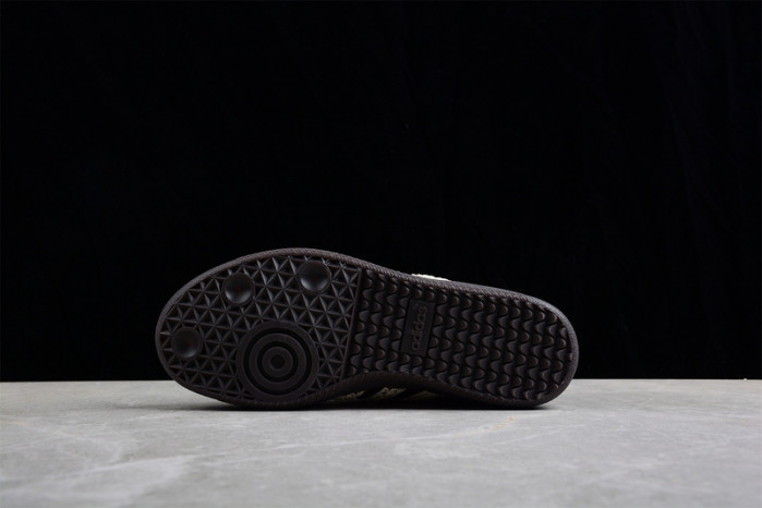 ad low-top sneaker 23031312