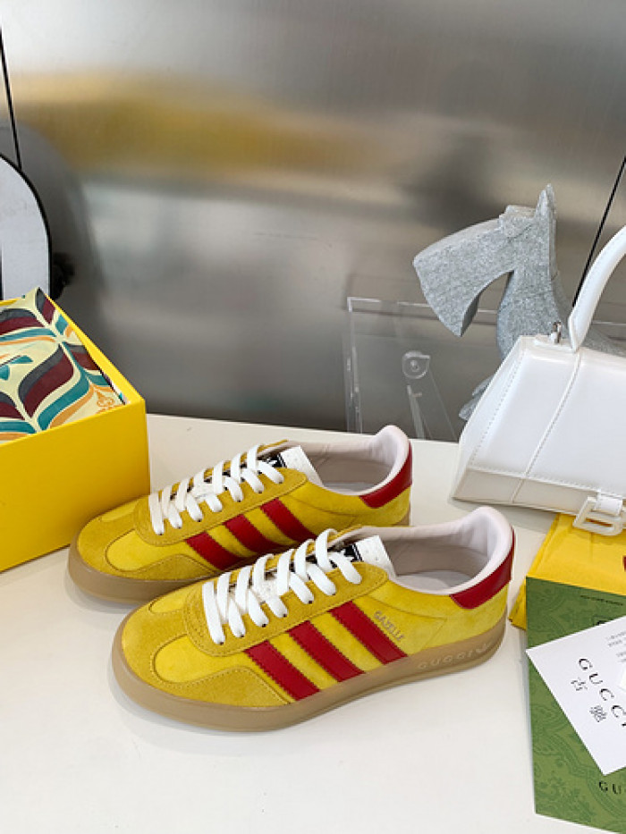 ad low-top sneaker