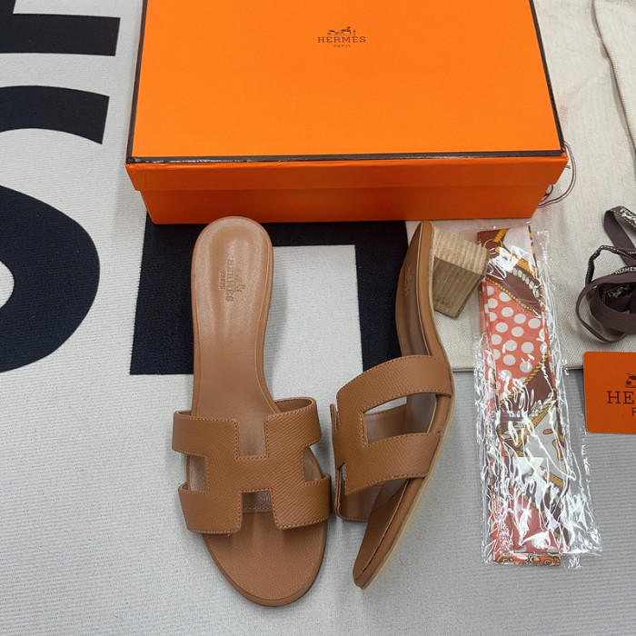 her slides 2306095