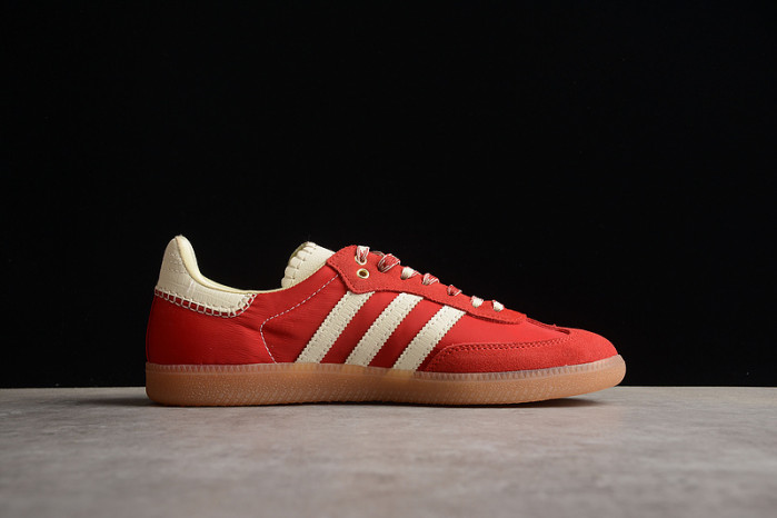 ad low-top sneaker 23031313