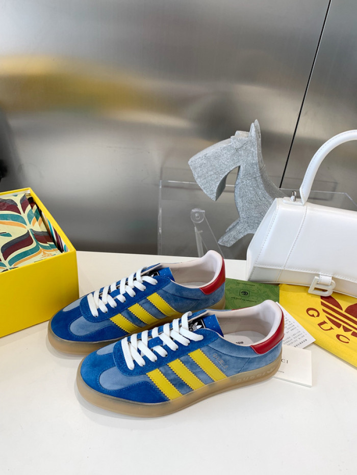 ad low-top sneaker