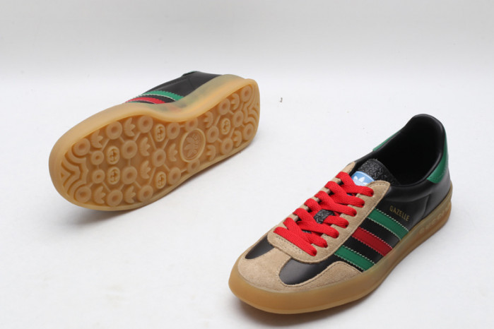 ad low-top sneaker