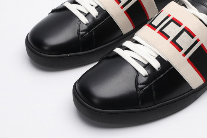 ad low-top sneaker