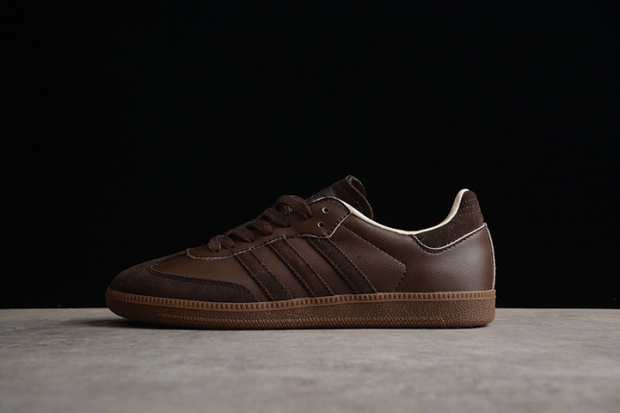 ad low-top sneaker 23031315