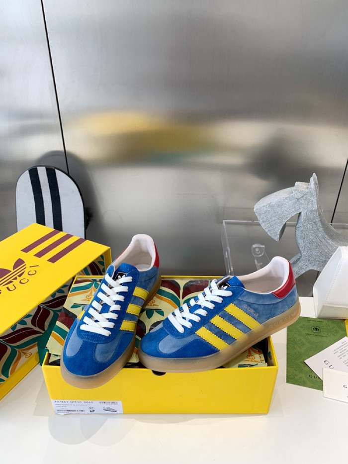 ad low-top sneaker
